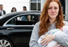 I had just been discharged from the hospital after giving birth when my husband forced me to take the bus home, while he secretly drove the Maybach and treated his entire family to hotpot. Two hours later, he was bankrupt—and the truth about who I really was left his whole family terrified.